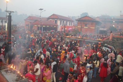  महाशिवरात्रिः पशुपतिनाथमा सकियो चार प्रहरको पूजा, लाखौँले गरे दर्शन 